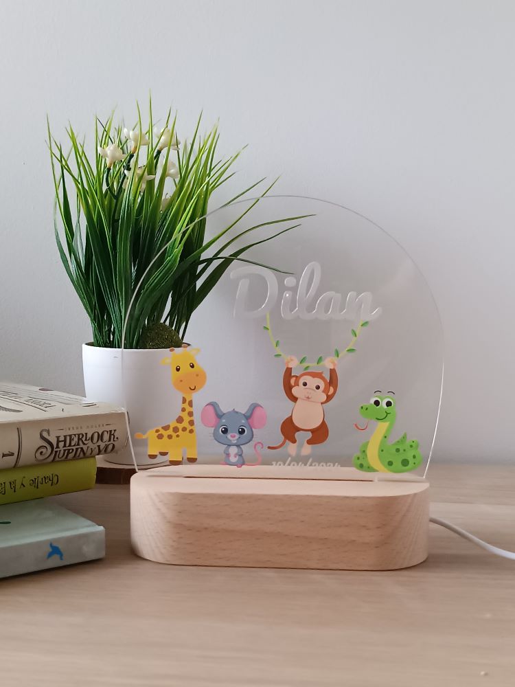 Lámpara quitamiedos personalizada con animalitos